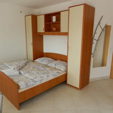 In Malinska I Apartment *